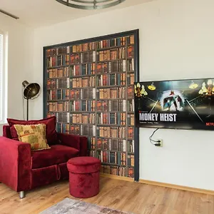 Urban Style In The Centre Apartment Warna